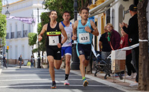 Said Bouchikhi, Rubén Álvarez, Pedro Rebollo, a la postre podio masculino del Cross, en plena carrera.