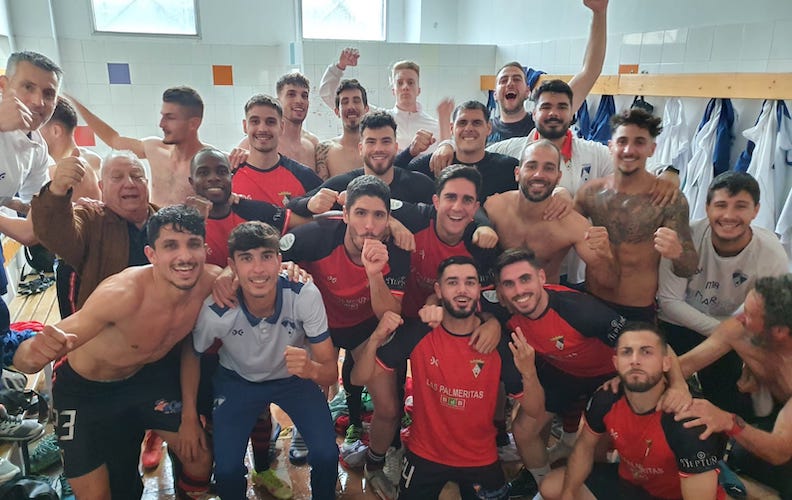 El vestuario del líder, Ayamonte, ganador del derbi en La Palma. / Foto: @ayamonte_cf.