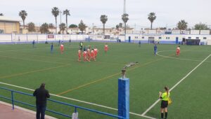 Los jugadores de La Palma celebran el tanto de Manolo Suárez. / Foto: G. M. R. 