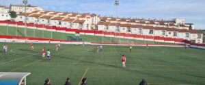 El filial del Recre hizo todo lo posible por ganar en Espiel pero acabó perdiendo. / Foto: @AtcoEspeleno.