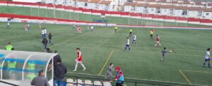 El filial del Recre necesita ganar este sábado al Egabrense para seguir con opciones de permanencia. / Foto: @AtcoEspeleno.