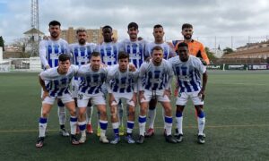 Formación de salida del Recre en Tomares, en su último partido en la 3ª RFEF. / Foto: @recreoficial.