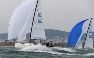 Espectaculares planeadas y bonito espectáculo que dieron este fin de semana los J70 en Barcelona. / Foto: Óscar Torrades / ©Torveo_photo.