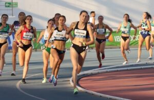 Mireya Arnedillo batió el récord nacional Sub 20 en los 1.500 metros en una prueba que ganó la neerlandesa Maureen Koster. / Foto: @atletismoRFEA.