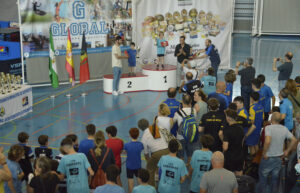 Un momento de la entrega de trofeos en las categorías de los menores que tuvo lugar al término de la jornada de mañana. / Foto: J. L. Rúa.