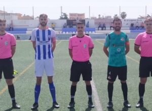 Prolegómenos del Bollullos-Chiclana que se saldó en favor del cuadro condal. / Foto: @bollulloscf1933.