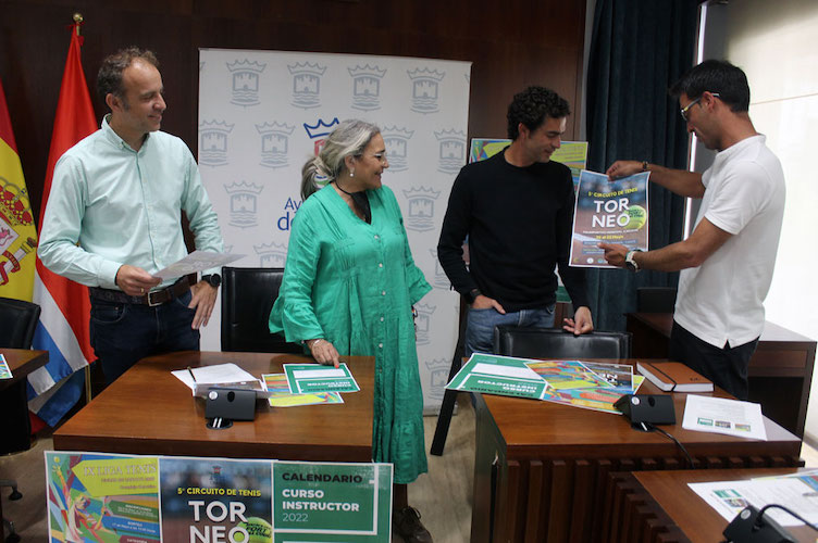 Un momento de la presentación de la IX Liga de Tenis 'Ciudad de Cartaya' en el Ayuntamiento de la localidad cartayera.