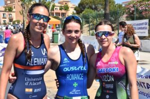 Podio Élite femenina con Marta Romance como ganadora, flanqueada por Sara Alemany -izquierda- y Paula Lizón.