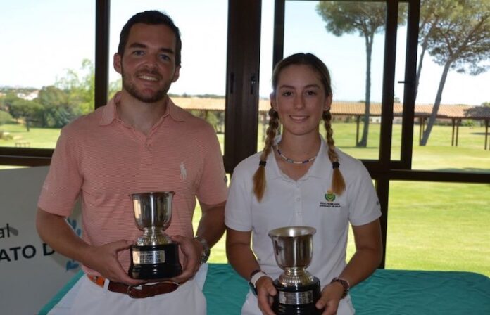 Bellavista corona a Pablo Heredia y Mar García como vencedores del XXXVIII Campeonato de Huelva de golf. / Foto: Federación Andaluza de Golf.