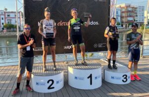 Podio femenino de la HUEX Extrema, con María Isabel Felipe en lo más alto del cajón.