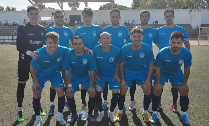 Formación del Isla Cristina en Moguer en el duelo de ida de la semifinal de la fase de ascenso a la División de Honor Andaluza. / Foto: Isla Cristina FC.