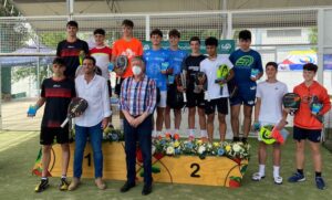 Parejas campeonas del Torneo de Menores 4000 Trofeo 'Puerto de Huelva' celebrado en Palos de la Frontera.