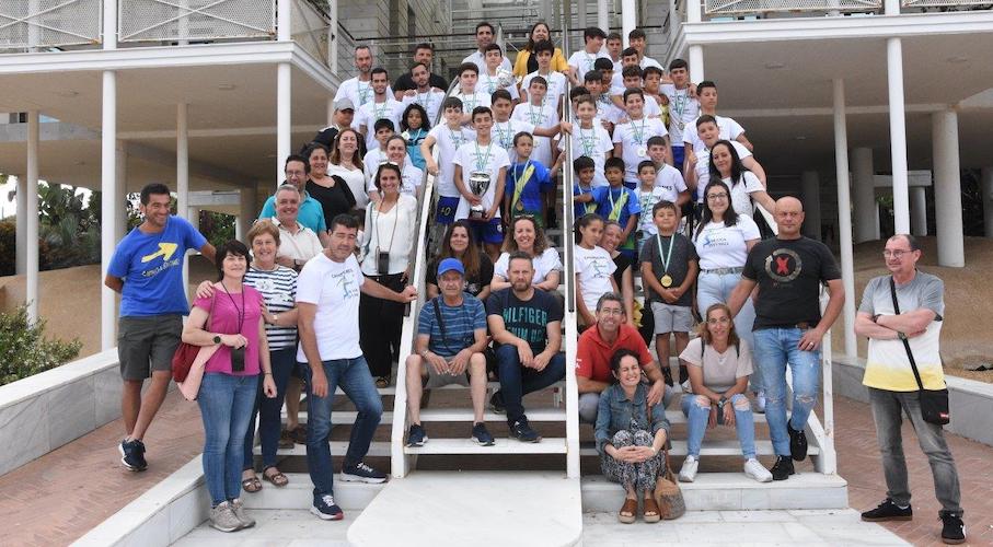 Un momento de la recepción en el Ayuntamiento de Punta Umbría a tres equipos de las Escuelas Deportivas Municipales.