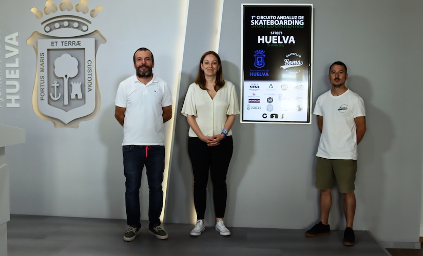 Un momento de la presentación de la prueba del I Circuito Andaluz de Skateboarding que tendrá lugar el sábado en el Parque Moret de Huelva.