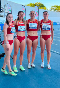 Sonia Molina, Lucía Carrillo, Paula Sevilla y Carmen Marco batieron el récord de España en el relevo corto femenino. / Foto: @atletismoRFEA.