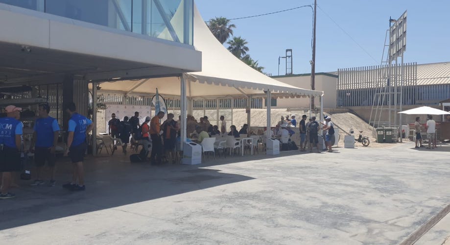 La falta de viento deja en blanco la segunda cita de la IV Regata Málaga Sailing Cup y la flota se quedó en tierra.