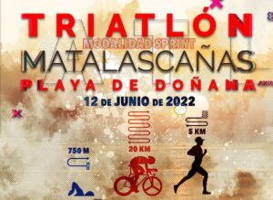 Cartel anunciador del II Triatlón de Matalascañas 'Playa de Doñana' de este domingo.