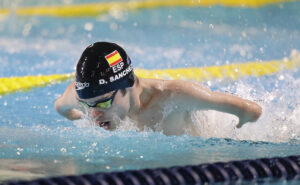 David Sánchez durante la prueba de los 50 metros mariposa S6 en la que logró la medalla de bronce. / Foto: www.paralimpicos.es.