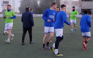 El Bollullos prepara a fondo su partido en Ayamonte que de ganarlo le aseguraría el ascenso. / Foto: @bollulloscf1933. 