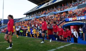 La selección española femenina saltando al Nuevo Colombino. / Foto: @SeFutbolFem.