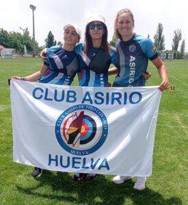 Marta Aznar, Toni Gutiérrez y Cristina de Guzmán, integrantes del equipo femenino de Arco Recurvo.