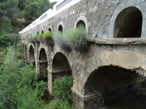 Los dos puentes superpuestos sobre el Jarrama (1)