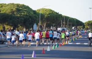 Más de 250 deportistas desafiaron el fuerte calor reinante en esta carrera en Mazagón.