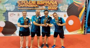 Los medallistas onubenses en el Campeonato de España de Tenis de Mesa de Veteranos.