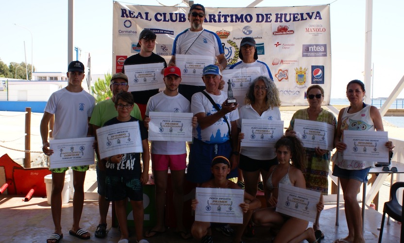 Los ganadores de los diversos concursos de pesca 'Virgen del Carmen' en el RCMH.