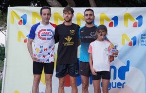 Podio masculino de la prueba atlética que tuvo lugar en Mazagón.