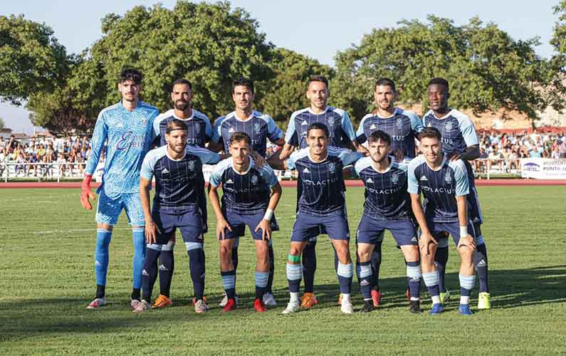 Formación inicial del Recre en su primer partido de la pretemporada. / Foto: @recreoficial.