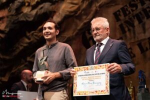 Álvaro Mora ha sido galardonado gracias al toque de su guitarra en el Festival Internacional del Cante de las Minas