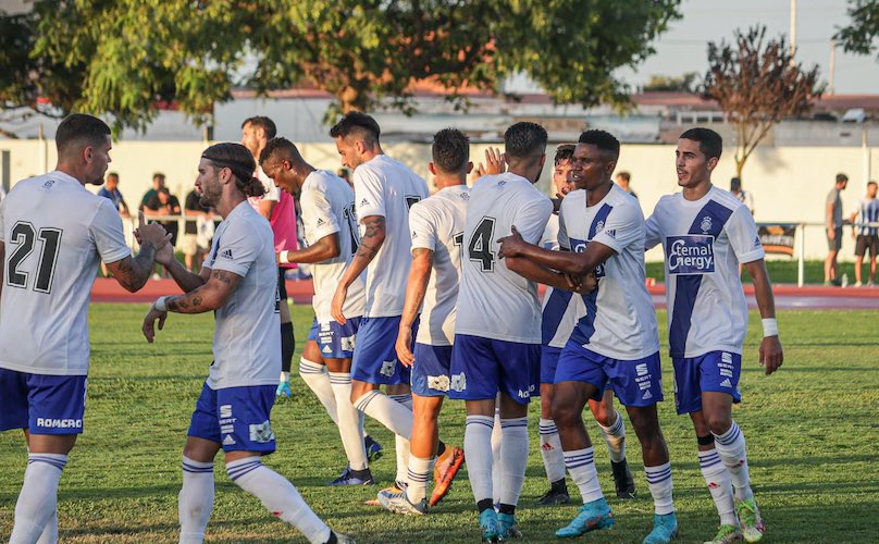 Un buen Recre superó en Punta Umbría al Linares Deportivo. / Foto: @recreoficial.