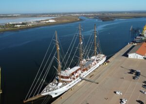 El buque Sea Cloud Spirit hace escala en Huelva