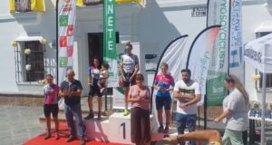 Podio femenino de la pruebas ciclista celebrada en Villanueva de los Castillejos.