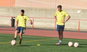 Joselu Moreno, durante su entrenamiento con la AD Cartaya. / Foto: @AD_Cartaya.