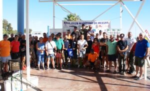 Participantes en la prueba de pesca organizada por el Real Club Marítimo de Huelva.