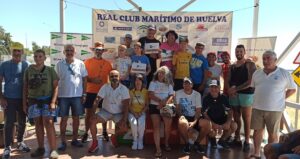 Los diversos ganadores de las pruebas de pesca celebradas en el RCMH con motivo de la festividad de la Virgen de la Cinta.