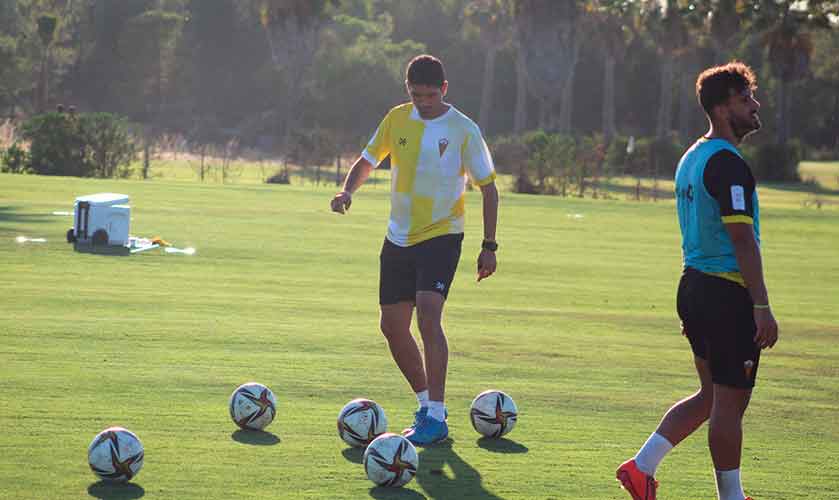 El San Roque de Juan Manuel Pavón arranca la Liga en el feudo del Mar Menor. / Foto: @SanRoqueLepe.