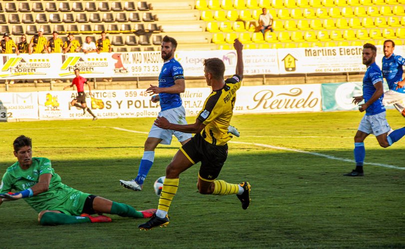 Mejorar el juego desplegado ante el Xerez DFC en la Liga, el reto del san Roque en Puente Genil este miércoles. / Foto: @SanRoqueLepe.