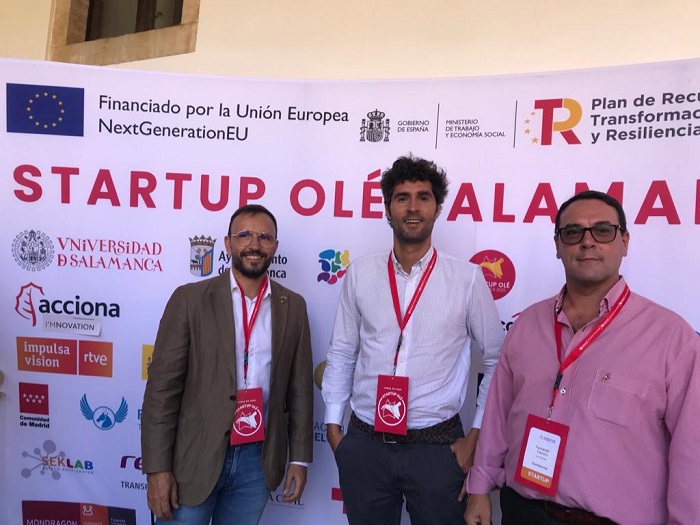 El diputado provincial y portavoz de la Diputación, Salvador Gómez, destaca el apoyo de la institución a los emprendedores de la provincia Startup Olé