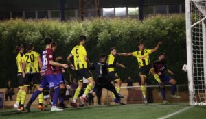 El San Roque se despidió de la Copa RFEF con la cabeza muy alta tras perder en los penaltis ante el Alzira. / Foto: @UDAlzira.