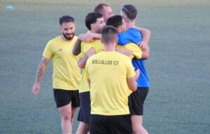 El Bollullos quiere dar una alegría a sus aficionados ganando este jueves al Xerez Deportivo. / Foto: @bollulloscf1933.