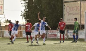 Repetir el buen juego y el resultado del partido ante el Cartaya, la intención del Bollullos en su duelo en Lebrija. / Foto: David Chama / @bollulloscf1933.