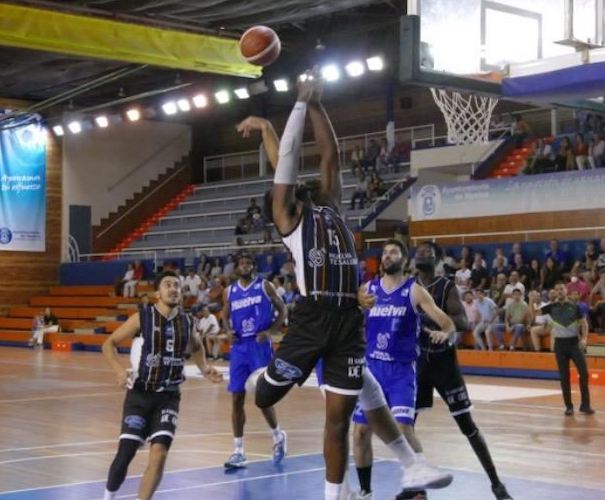 El CDB Enrique Benítez quiere cerrar el año 2002 en casa con una victoria ante el Ciudad de Dos Hermanas. / Foto: FAB Huelva.