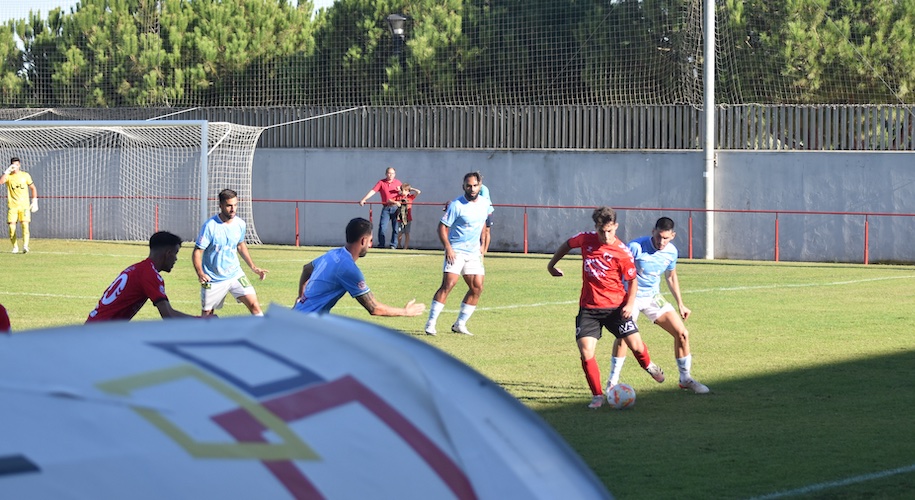 El Cartaya logró amarrar un punto en su partido en casa con el Ciudad de Lucena. / Foto: @AD_Cartaya.