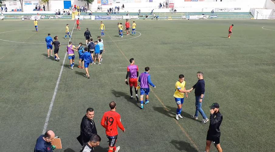 Nada pudo hacer el Ayamonte en su partido en el feudo del Ciudad de Lucena.