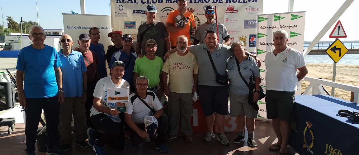 Algunos de los participantes en el Concurso de Pesca 'Virgen del Pilar 2022'.