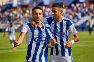 Dar otra alegría a sus aficionados ganando al Cartagena B, el reto de los jugadores del Recre. / Foto: Blas Garrido / @recreoficial.