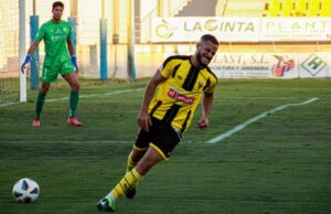 Con ganas de puntuar acude el San Roque a su cita liguera en el feudo del Vélez CF. / Foto: @SanRoqueLepe.